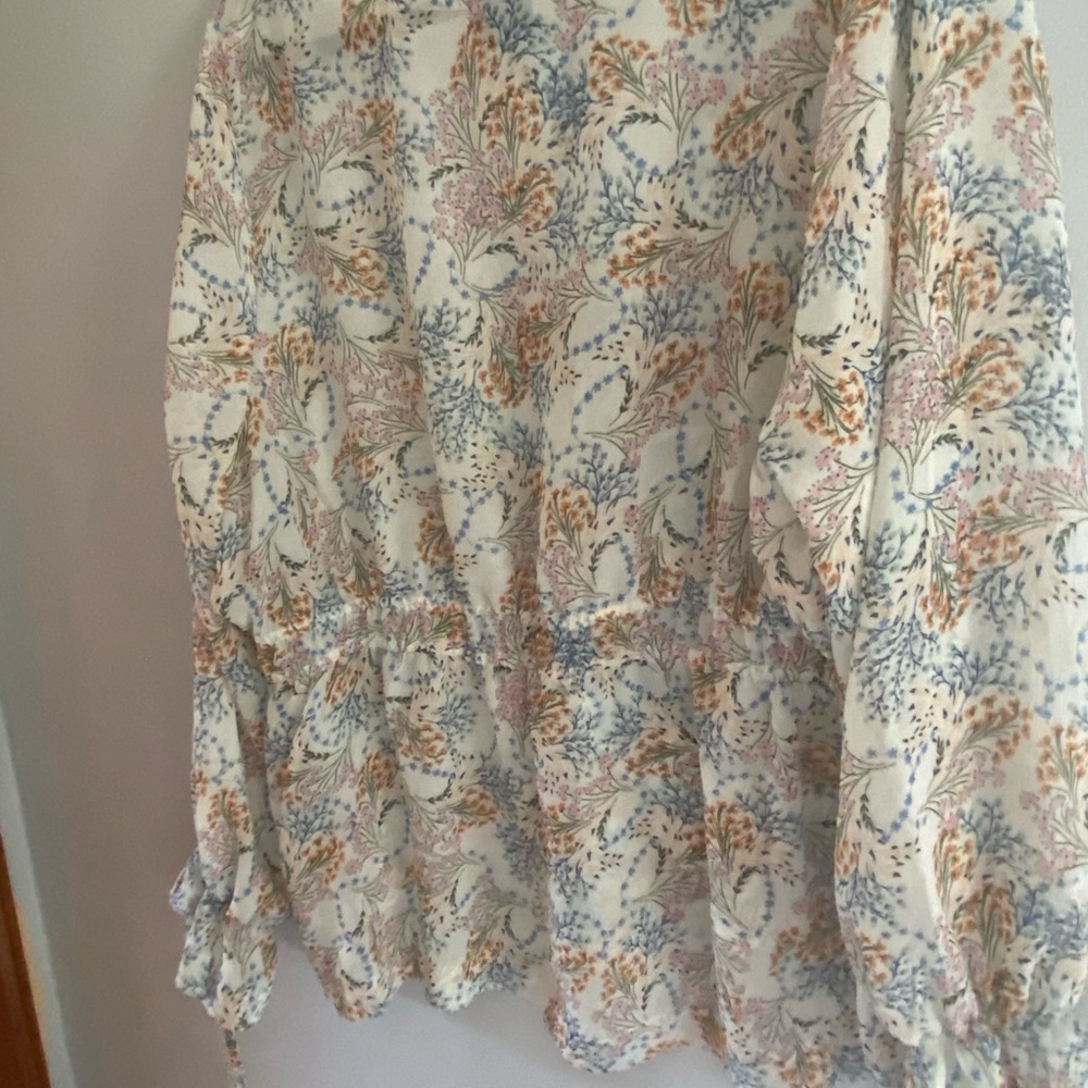 Mod Lusive Flattering Blouse - image 7